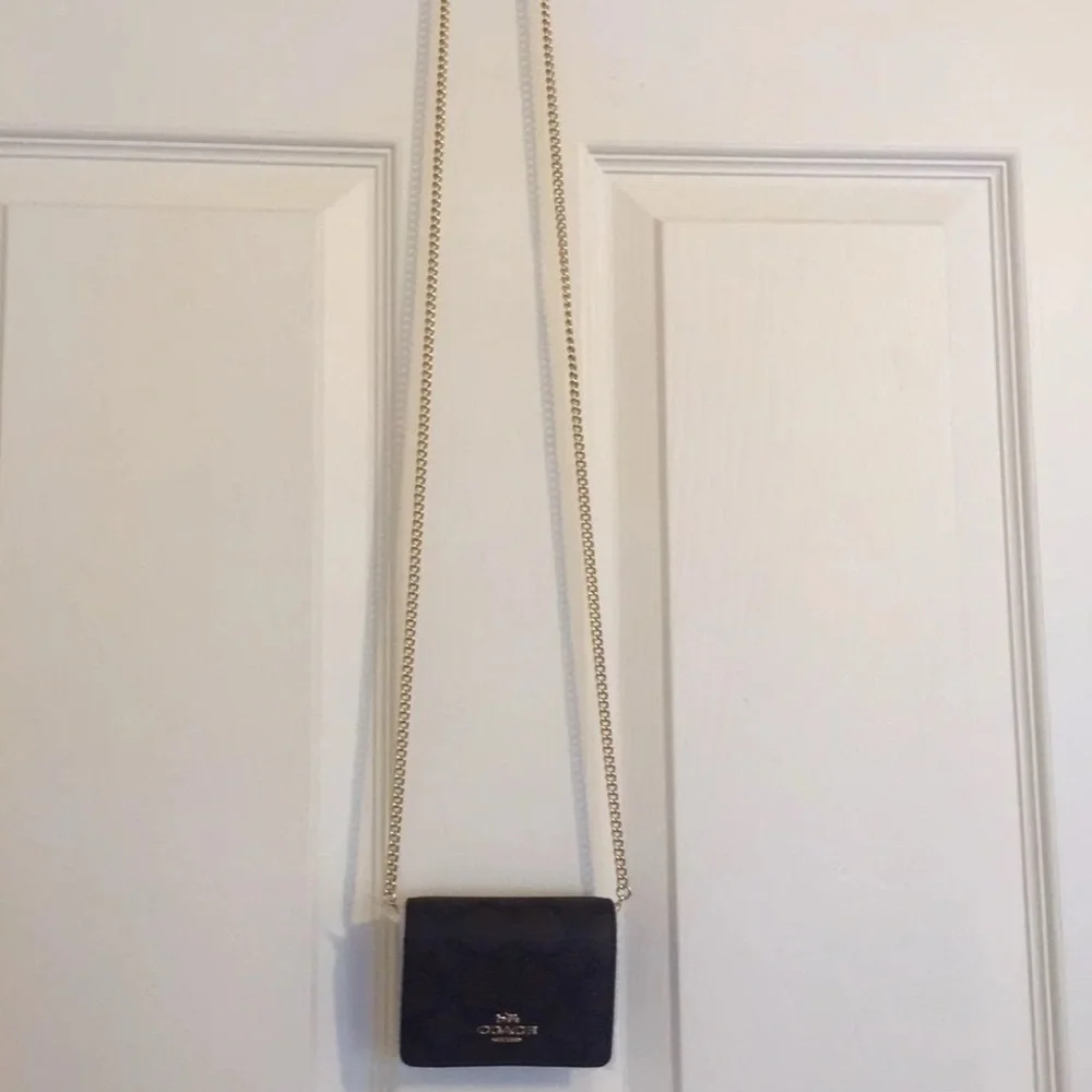 ❤️❤️❤️NEW Coach mini wallet on a chain+detachable chain strap ❤️❤️❤️ - Picture 9 of 11